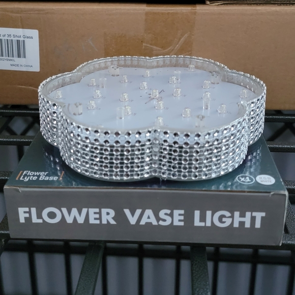 Flower shaped vase light - Picture 2 of 3